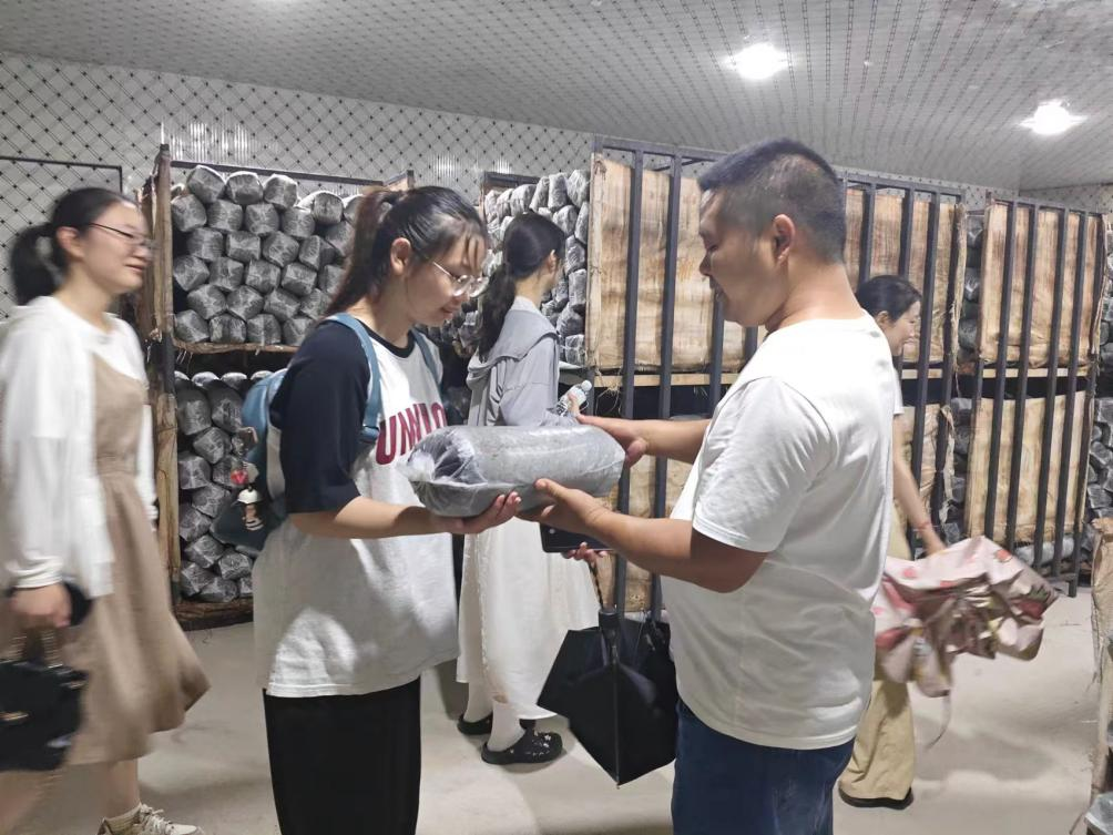 �����������ͬ����ح�ݵ��(zh��n)�_չ2024�귵���l(xi��ng)��W(xu��)�������ݵꡱ�������h�����