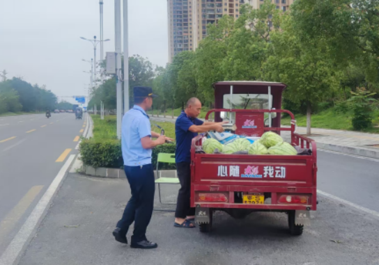 ��ˮ�ֵ��C�ψ̷����Ķ�S�����������С��ֵ���c�����|��