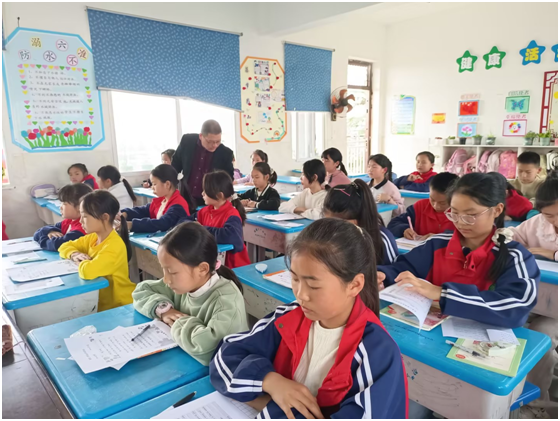 ��ɽ���ȪС�W��ī�㝙ͯ��  ����չ�L��